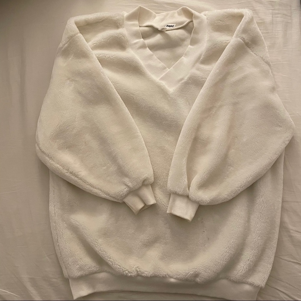 White top - Picture 2 of 4
